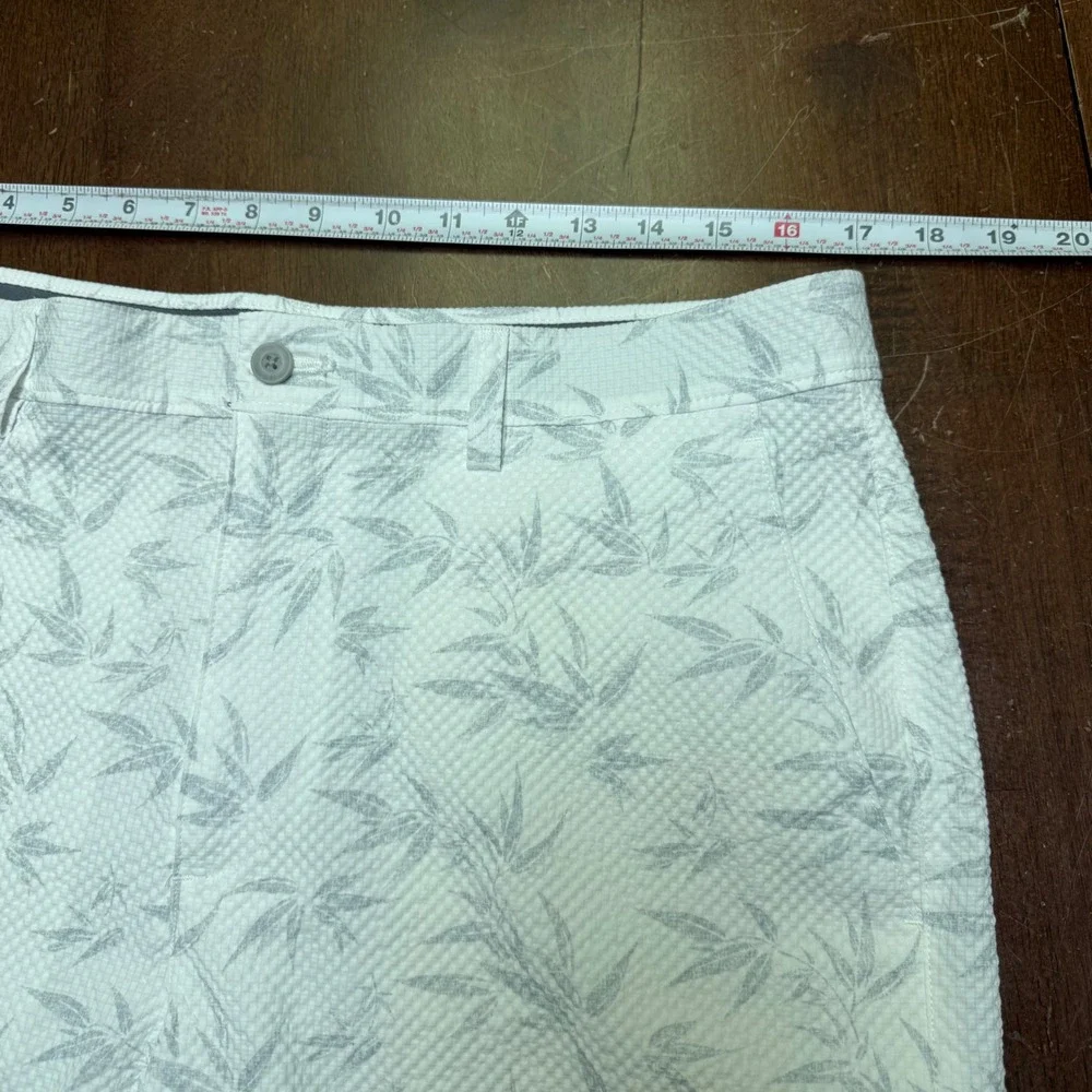 PGA Tour Golf Shorts Mens 34 White Grey Bermuda Bamboo Leaf Print Flat Front